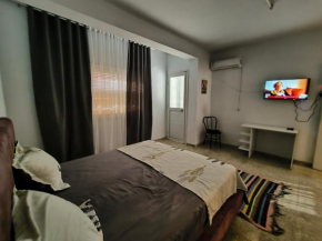 Mid-Level Comfort - 3BR for 5 in Cité El Habib